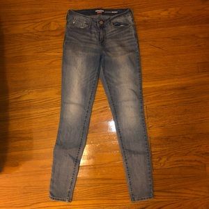 Light Wash Levi Jeans